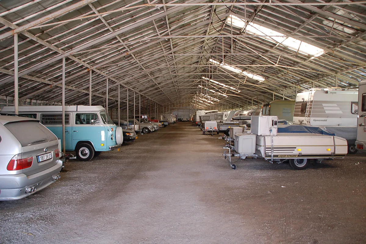 Caravanstalling De Wit - Tarieven Stalling caravans campers auto